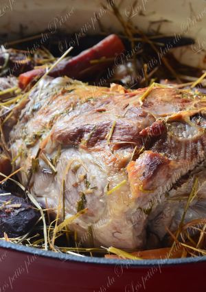 Une photo de Gigot d'agneau de Pâques au foin