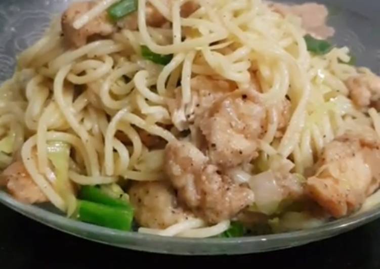 Step-by-Step Guide to Make Yummy Chicken CHOW MIEN#chinese