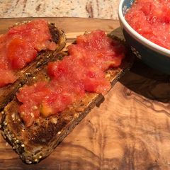 A picture of Tomato and oil toast.