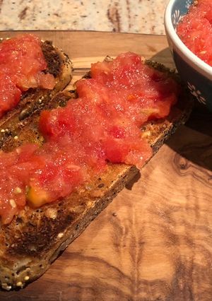 A picture of Tomato and oil toast.
