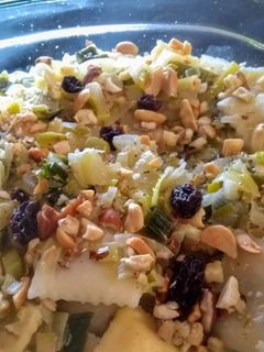 Una foto de Pasta rellena con salsa de puerro y mix de frutas secas