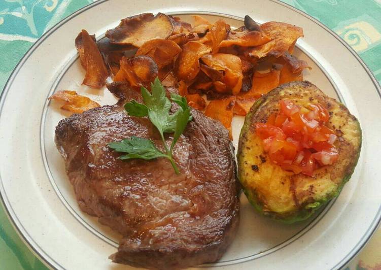 Rib eye steak dengan ubi goreng