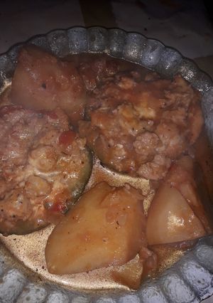 Una foto de Zapallito rellenos con salsa y papa