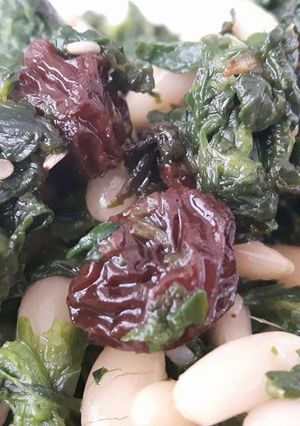 Foto principal de Espinacas con pasas y piñones