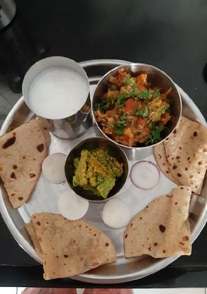 કોબી બટેટા નું શાક (Cabbage potato shak Recipe in Gujarati) રેસીપી મુખ્ય ફોટો