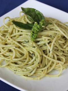 Una foto de Espaguetis con Pesto