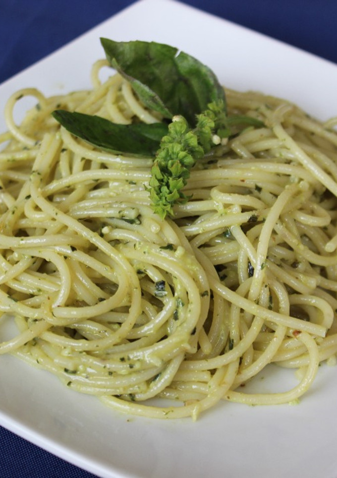 Una foto de Espaguetis con Pesto