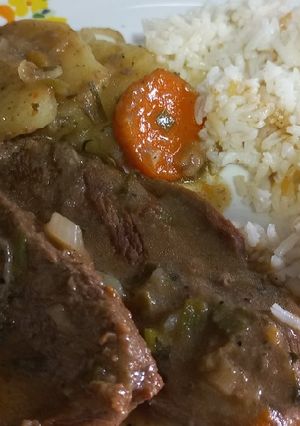 Una foto de Sudado de carne con un toque de cerveza