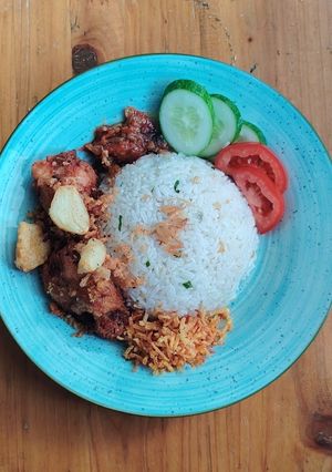 Foto resep 597. Ayam goreng bawang putih with nasi daun jeruk