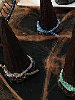 Una foto de Sombreros de bruja (con sorpresa dentro) para Halloween