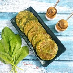 A picture of Palak Paratha.