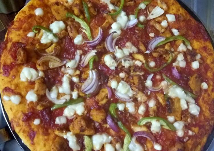 Chicken tikka pizza on tawa