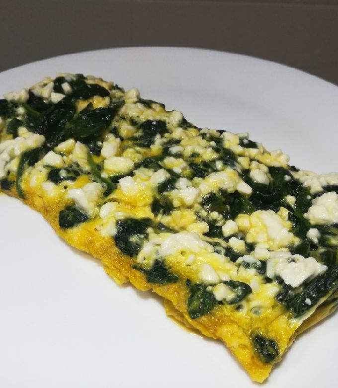 Foto principal de Tortilla de espinacas y feta en estuche de vapor (microondas)