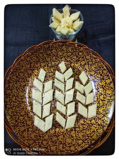 श्रीखंड वडी (shrikhand wadi recipe in marathi) रेसिपी चे मुख्य फोटो