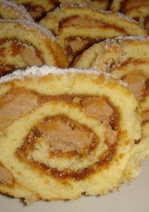 Una foto de Pionono con dulce de leche y pasta Bon o Bon