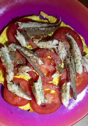 Foto principal de Tortita de Clara y chía con caballa y tomate