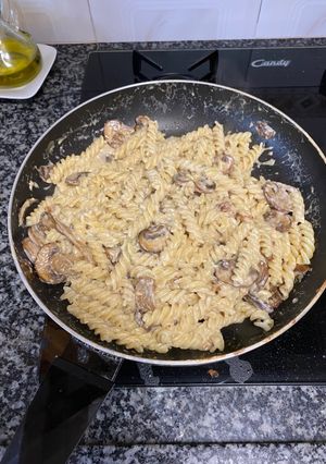 Una foto de Pasta con setas y roquefort