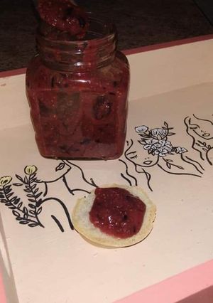 Una foto de Mermelada cruda de frutilla y arándanos
