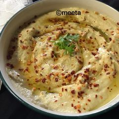 A picture of Hummus.