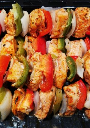 Foto principal de Brochetas de pollo con verduras