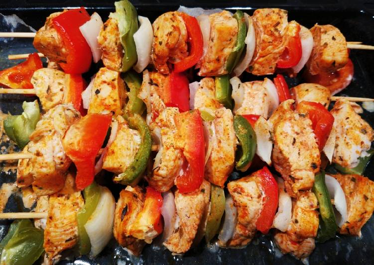 Brochetas de pollo con verduras