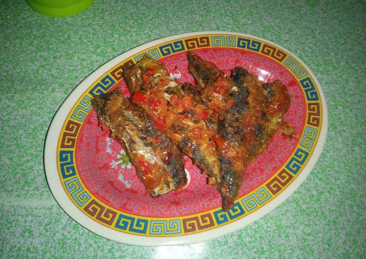 Ikan tongkol goreng sambalado