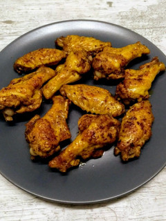 Una foto de Alitas de pollo adobadas