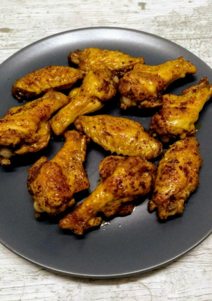 Una foto de Alitas de pollo adobadas