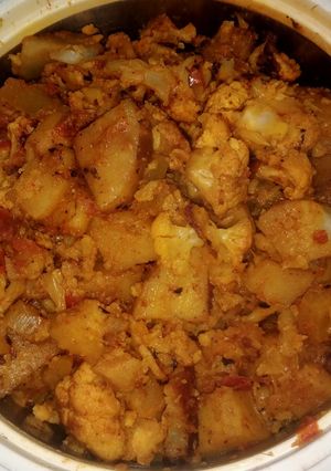 आलू गोभी की सब्जी (aloo Gobi ki sabzi recipe in Hindi) रेसिपी मुख्य फोटो