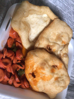Una foto de Hojaldre Panameño 🇵🇦 con salchicha guisada