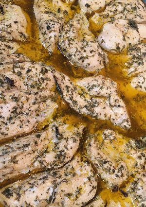 Una foto de Pollo marinado con hierbas