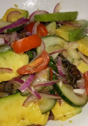 A picture of Lettuce avocado salad #author marathon.