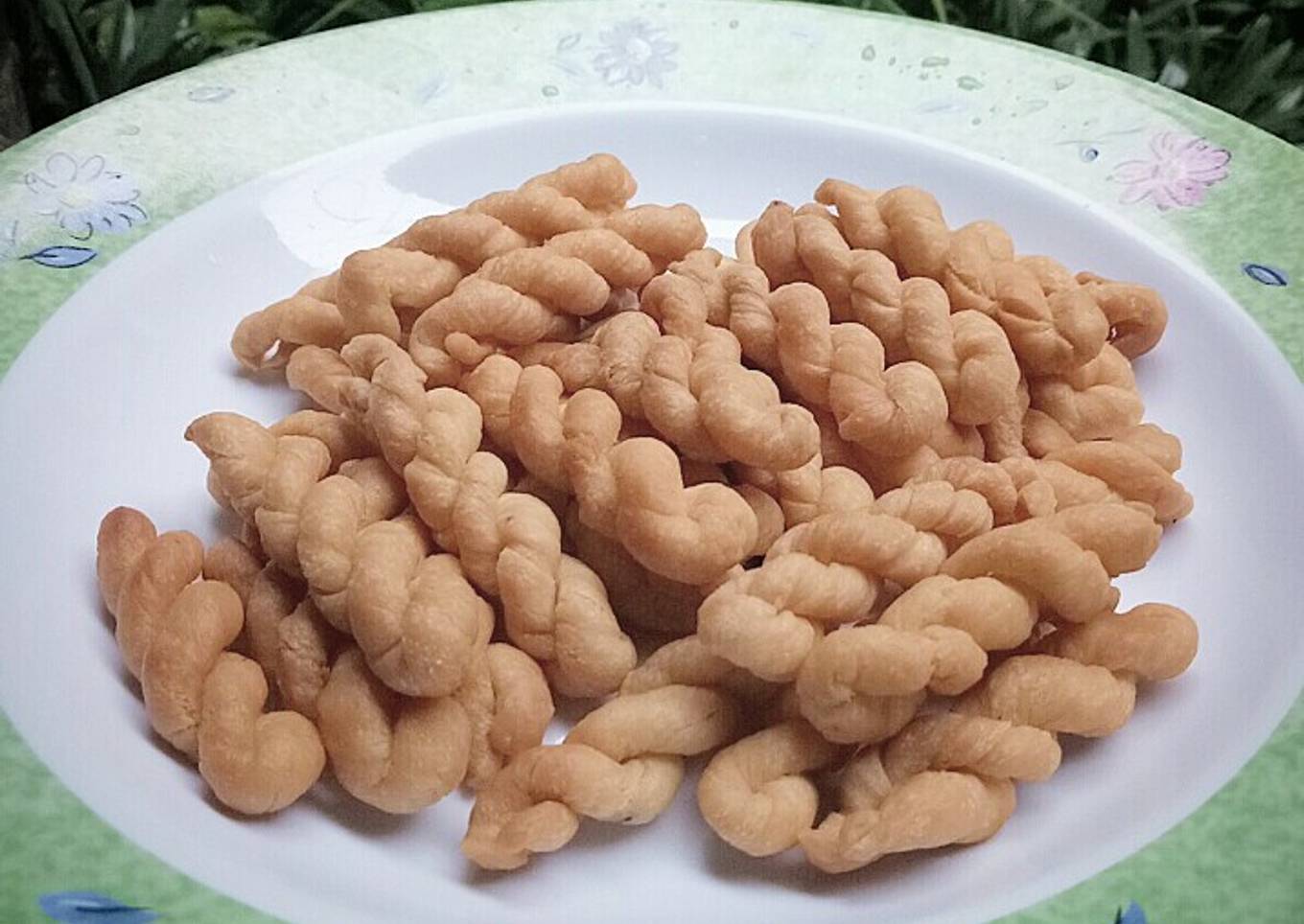 Kue Pluntir Gurih & Renyah