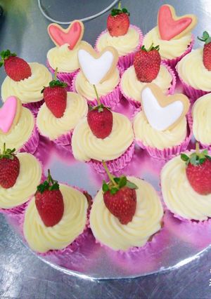 A picture of Simple fluffy vanilla cupcakes without milk.