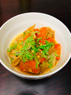 Una foto de Estofado Achura con miso Japonés MOTSUNI🇺🇾🇯🇵味噌もつ煮込