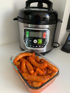 Una foto de Salchichas con tomate en Olla GM