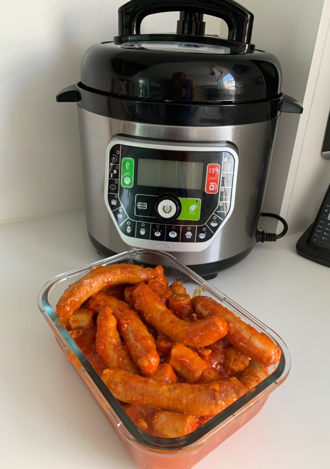 Una foto de Salchichas con tomate en Olla GM