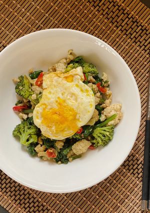 A picture of Chicken Stir fry under 10 mins.