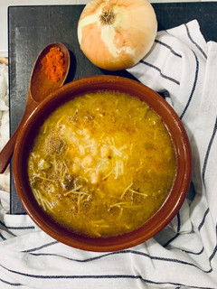 Una foto de Sopa de cocido vegana con kale 🥬 y bok choi