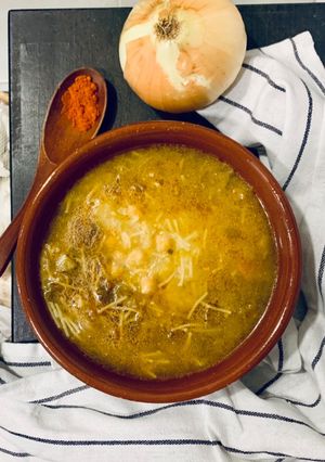Una foto de Sopa de cocido vegana con kale 🥬 y bok choi