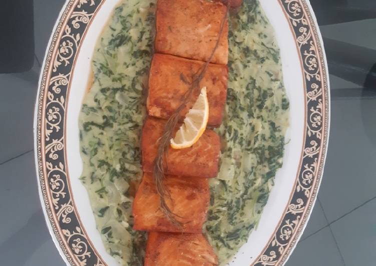 Creamy spinach with grilled salmon