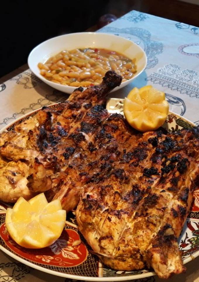 Una foto de Pollo a la brasa estilo marroquí