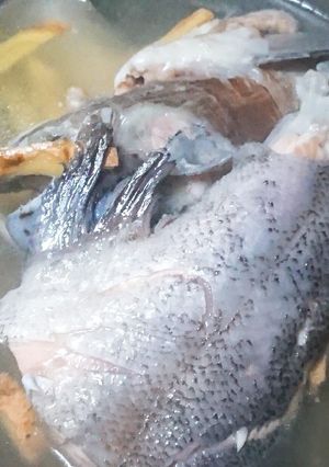 薑絲鱒魚湯 的食譜成品照片
