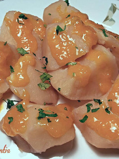 Una foto de Patatas pulperas, con ali oli de azafrán del atlas