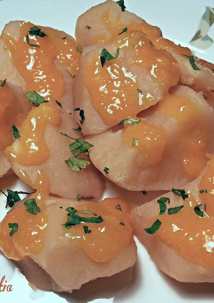 Una foto de Patatas pulperas, con ali oli de azafrán del atlas