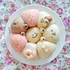 A picture of Character Bread Buns.