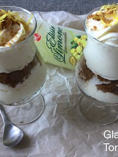 Limoncellos, mascarponés pohárkrém, karamellás morzsával recept fotója