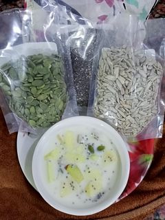 ચીયા સીડ્સ પુડિંગ (Chia seeds pudding recipe in Gujarati) રેસીપી મુખ્ય ફોટો
