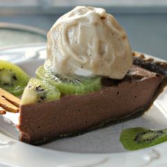 A picture of Kiwi Chocolate Fudge Cheesecake.