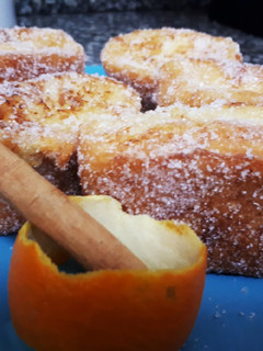 Una foto de Torrijas con canela y naranja